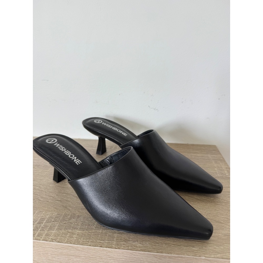 Wishbone Womens Black Leather Pointed Toe Kitten Heel Mules Size 7 Slip On Shoes